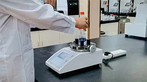 夾持試樣并調整旋鈕 夾持試樣并調整旋鈕